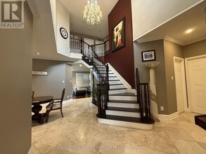 302 Edgemoore Crescent in Ottawa, ON - Building Photo - Building Photo