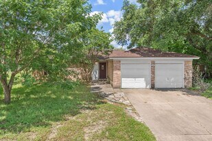August 2026 Pre-Lease! Beautiful 3 Bed, 2 Bath House with Covered Patio! in College Station, TX - Building Photo