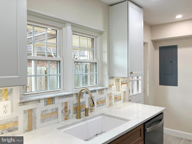 428 Hampton Ct in Falls Church, VA - Building Photo - Building Photo