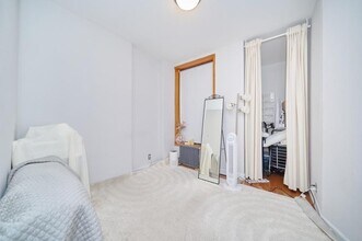 335 W 43rd St in New York, NY - Building Photo - Building Photo