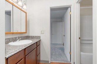 Raleigh Firs in Portland, OR - Building Photo - Interior Photo