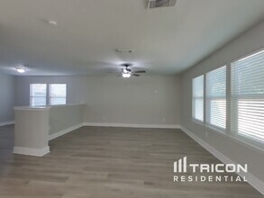 406 Binnacle Way in Crosby, TX - Building Photo - Building Photo