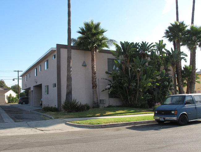 14919 Hartland St in Van Nuys, CA - Building Photo - Building Photo