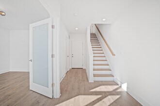 5504 Topaz Ln in Bethesda, MD - Foto de edificio - Building Photo