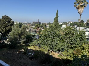 1461 Carroll Ave in Los Angeles, CA - Foto de edificio - Building Photo