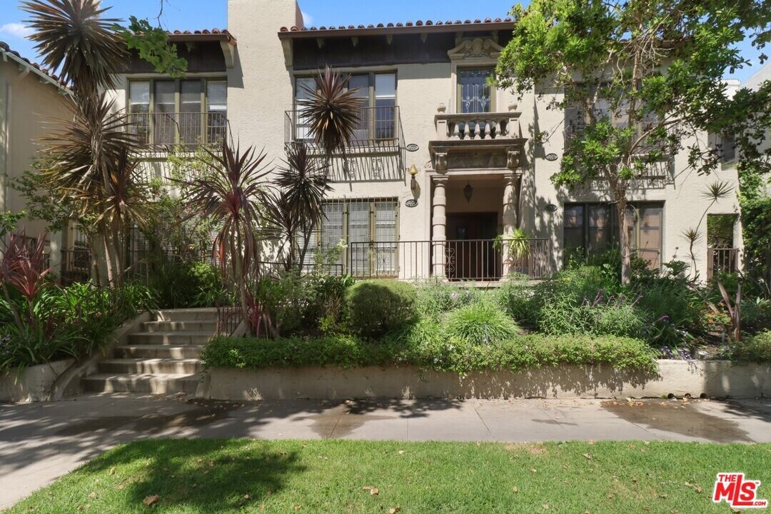 175 N Sycamore Ave in Los Angeles, CA - Foto de edificio