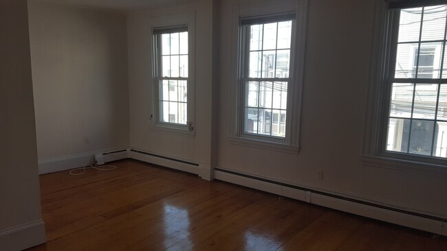 94A Bartlett St, Unit 2 in Boston, MA - Building Photo - Building Photo