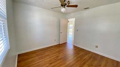 772 NW Virginia St in Port St. Lucie, FL - Foto de edificio - Building Photo