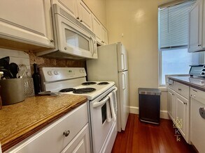 1477 Beacon St, Unit 37 in Brookline, MA - Foto de edificio - Building Photo