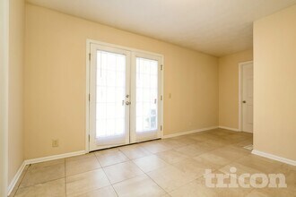 252 Elizabeth Dr in Monroe, GA - Foto de edificio - Building Photo