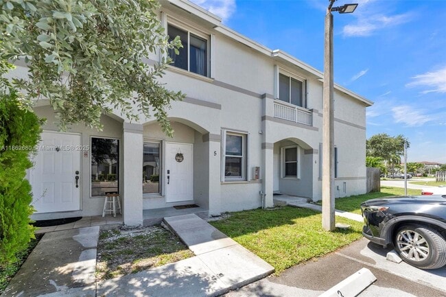 21245 NE 8th Pl in Miami, FL - Building Photo - Building Photo