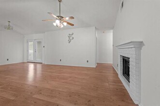 10013 N Suttonwood Dr in Fort Worth, TX - Building Photo - Building Photo
