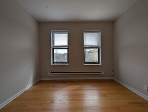 2832 W Palmer St, Unit 301 in Chicago, IL - Foto de edificio - Building Photo