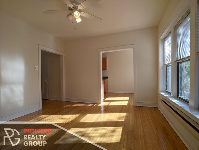 3832 N Fremont St, Unit w2 in Chicago, IL - Building Photo - Building Photo