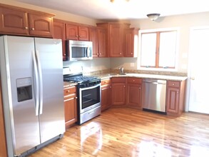 955 Pleasant St in Weymouth, MA - Building Photo - Building Photo