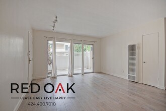 1327 Laurel Ave in West Hollywood, CA - Building Photo - Building Photo