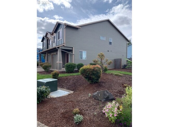 1481 Gifford St SE in Salem, OR - Foto de edificio - Building Photo
