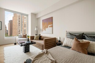 280 W 24th St, Unit 4 O in New York, NY - Building Photo