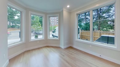 104 Warren St, Unit 1 in Boston, MA - Building Photo - Building Photo