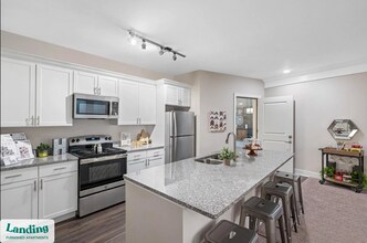 1494 N High St in Columbus, OH - Foto de edificio - Building Photo