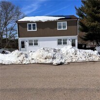 19 Brandywine Dr in Westerly, RI - Building Photo