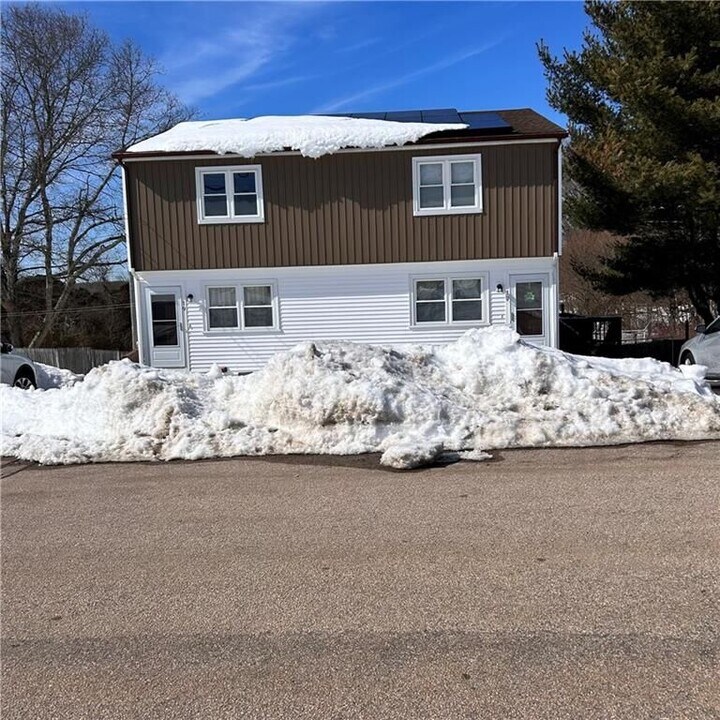 19 Brandywine Dr in Westerly, RI - Building Photo