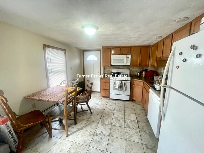 585 Somerville Ave, Unit A1