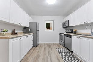 Treeview Manor in Guelph, ON - Building Photo