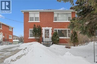 715 Frederick St in Kitchener, ON - Building Photo