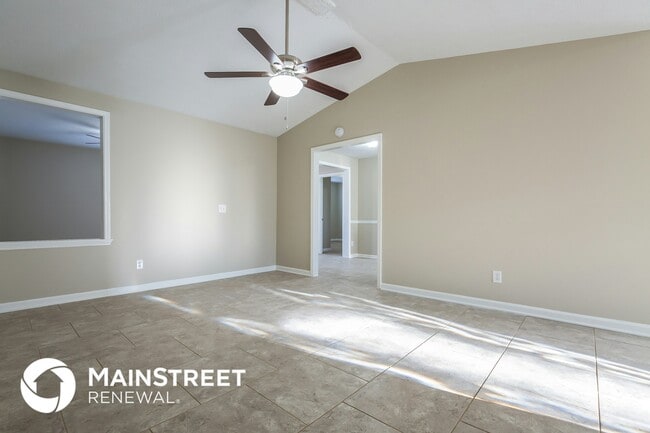 200 Oakmont Dr in La Vergne, TN - Foto de edificio - Building Photo