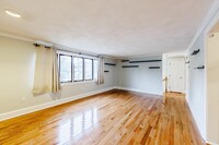 11 Emile Cir, Unit #2 in Medford, MA - Foto de edificio - Building Photo