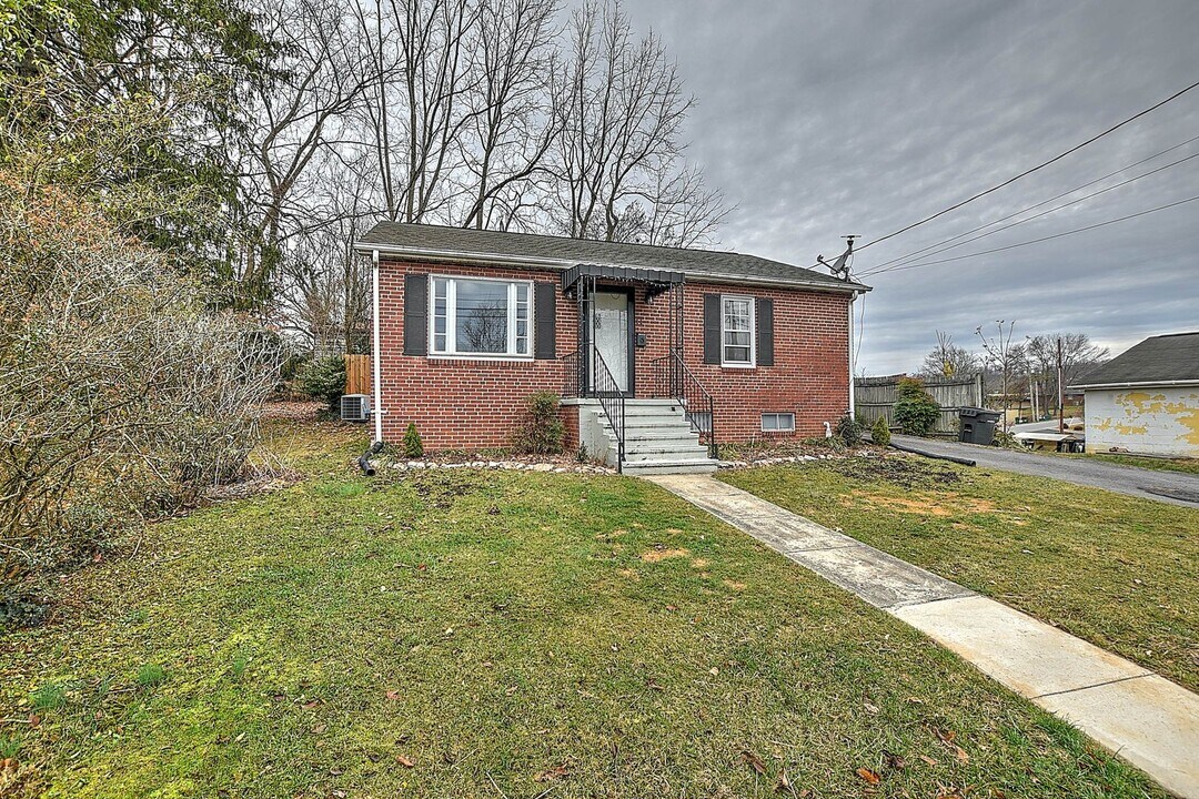 14 22nd St in Bristol, TN - Building Photo
