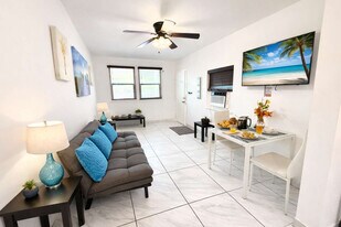 324 Van Buren St, Unit SI FL1-ID1358004P in Hollywood, FL - Building Photo