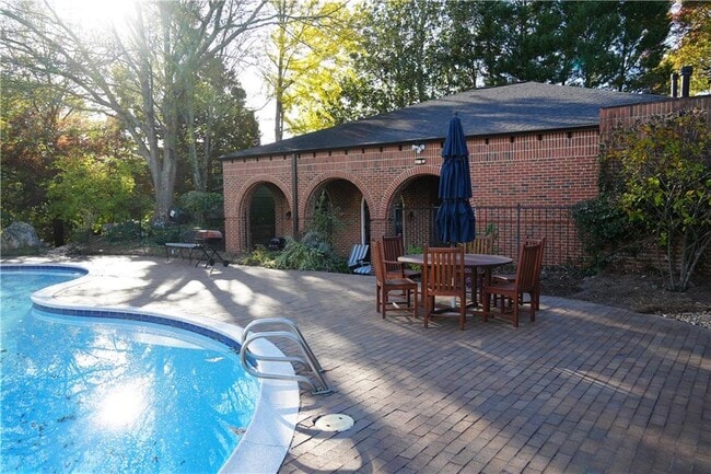property at 3 Ansley Dr NE