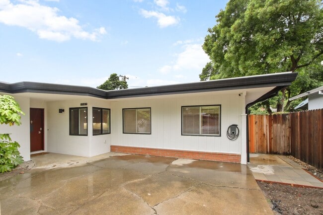 1307 Sequoia Pl in Davis, CA - Building Photo - Building Photo