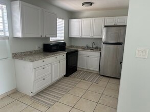 1026 White St, Unit #4 in Key West, FL - Foto de edificio - Building Photo