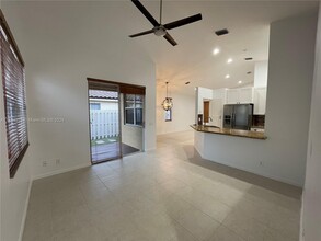 735 Sand Creek Cir in Weston, FL - Building Photo - Building Photo