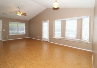 3152 Parkway Dr in Fayetteville, AR - Foto de edificio - Building Photo