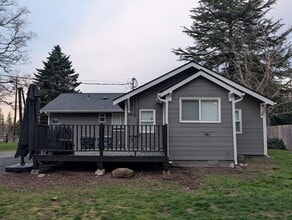 14618 Kapowsin Hwy E in Graham, WA - Foto de edificio - Building Photo