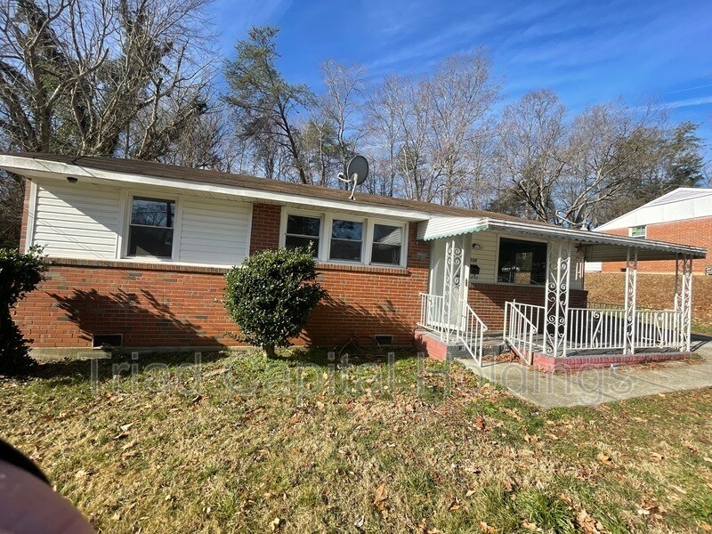 2736 Teresa Ave in Winston-Salem, NC - Building Photo