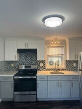 363 Halladay St, Unit 1 in Jersey City, NJ - Building Photo - Building Photo