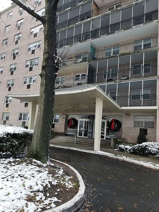 25 Cartright St in Bridgeport, CT - Building Photo