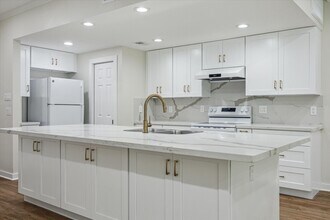 6727 Belmont St in Houston, TX - Foto de edificio - Building Photo