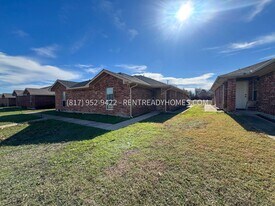 904 Potomac Dr in Lancaster, TX - Building Photo