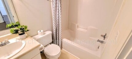 2041 Marquesas Ln in Pensacola, FL - Foto de edificio - Building Photo