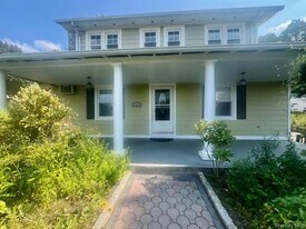 330 Bucks Hollow Rd in Mahopac, NY - Building Photo