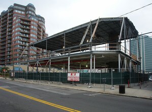 11 Forest St in Stamford, CT - Foto de edificio - Building Photo