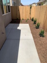 2053 N Playa Ln in Clovis, CA - Building Photo - Building Photo