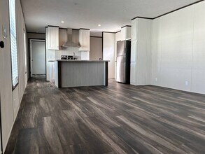 4708 Gibson Rd in Ocean Springs, MS - Foto de edificio - Building Photo