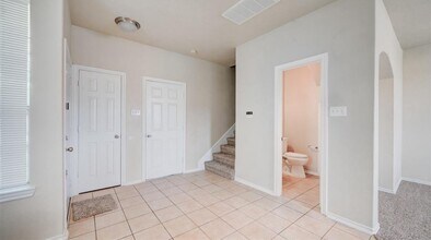 8743 Thistlemoor Ln in Houston, TX - Foto de edificio - Building Photo